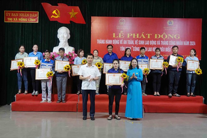 Tôn vinh 25 công nhân lao động tiêu biểu ở thị xã Hồng Lĩnh